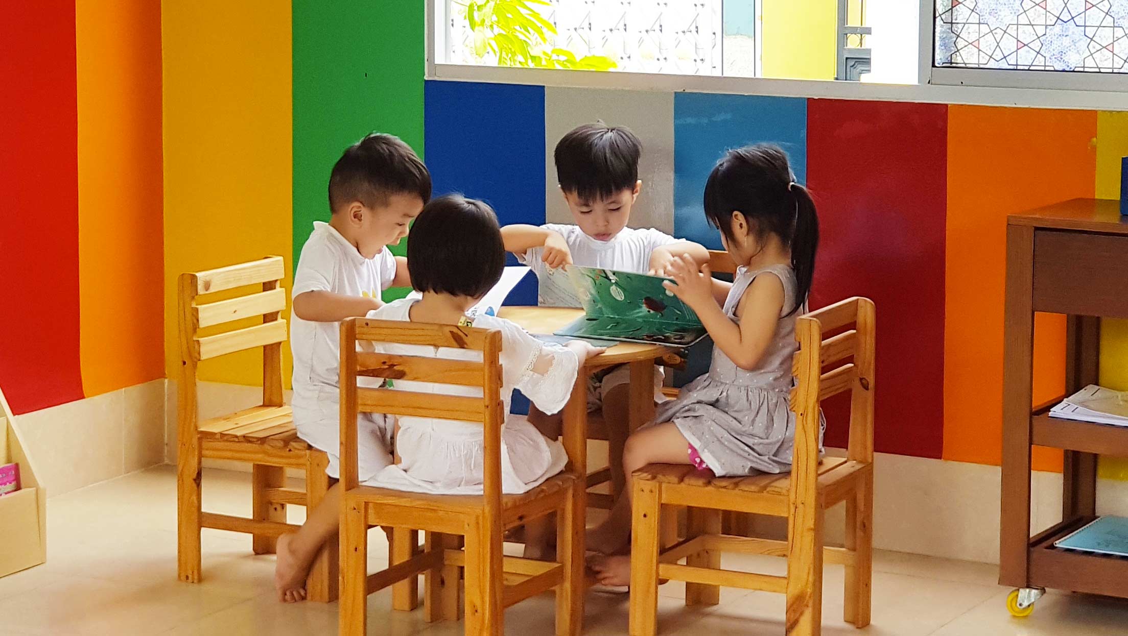 Les enfants du dragon, école Montessori